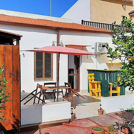 B&B Il Cortile Del Sole Olmedo Exteriör bild